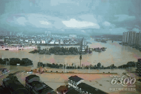 抗洪搶險紀(jì)實 | 危難時刻 <a href=http://product.d1cm.com/brand/zoomlion/ target=_blank>中聯(lián)</a>重科ZTC800V挺身而出！ 
