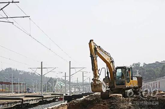 XE215D助力交通運(yùn)輸建設(shè)