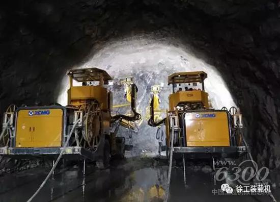徐工TZ系列鑿巖臺車奮戰(zhàn)大盤山隧道