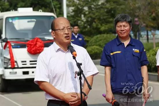徐工機(jī)械總裁助理、徐工進(jìn)出口公司總經(jīng)理劉建森在交付儀式上致辭