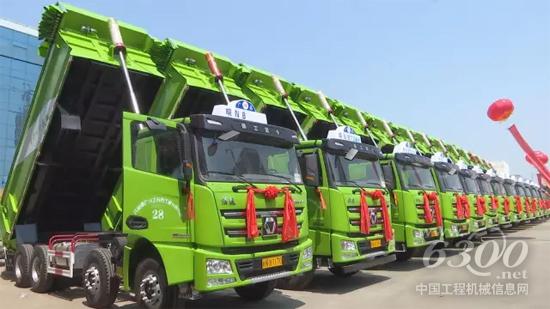徐工重卡新型環(huán)保渣土車