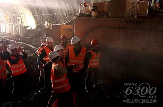 中國(guó)駐黑山大使崔志偉視察南北高速公路Jabuka隧道施工工地并了解徐工XTR260懸臂隧道掘進(jìn)機(jī)使用情況