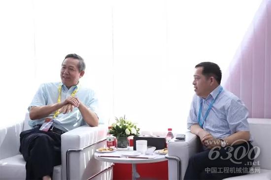 中國(guó)消協(xié)第六屆理事會(huì)副會(huì)長(zhǎng)謝模乾蒞臨三一展臺(tái)