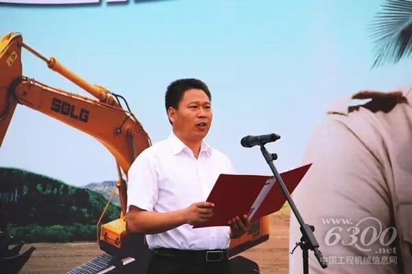 國(guó)家職業(yè)技能鑒定中心考評(píng)員、考核鑒定組組長(zhǎng)謝耘宣讀考核規(guī)則