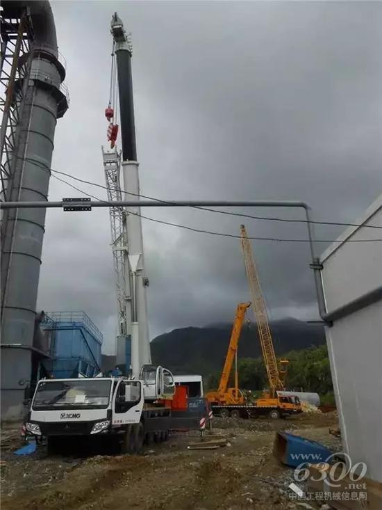 印度尼西亞鑷還原生產(chǎn)線安裝，包括百噸級汽車起重機(jī)、履帶起重機(jī)在內(nèi)的多臺徐工產(chǎn)品正在協(xié)同完成吊裝