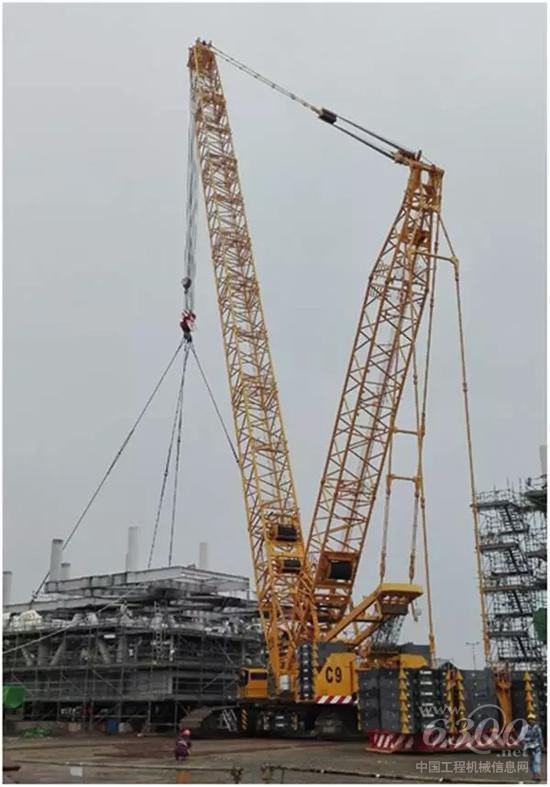 650噸履帶起重機(jī)助力印尼鉆井平臺建設(shè)