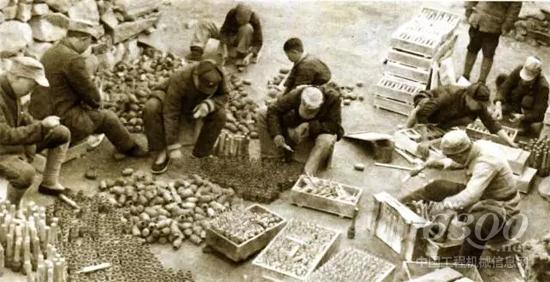 1943年5月，在抗日戰(zhàn)爭(zhēng)峰火中，華興鐵工廠成立，工人邊生產(chǎn)邊襲擊日寇據(jù)點(diǎn)