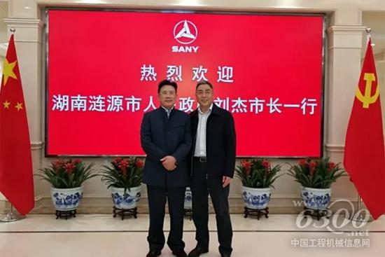梁穩(wěn)根董事長(zhǎng)會(huì)見(jiàn)漣源市長(zhǎng)劉杰一行