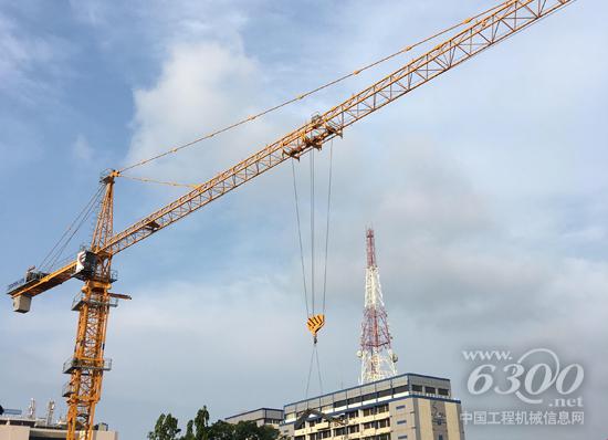 中聯(lián)重科TC7525-16D正在建設(shè)科倫坡克里斯特廣場項(xiàng)目