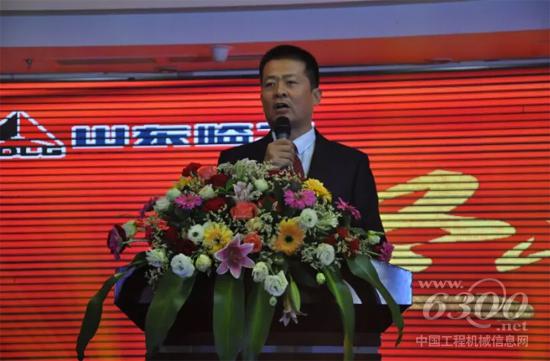 山東臨工總經(jīng)理助理、營銷公司副總經(jīng)理時彥余致辭