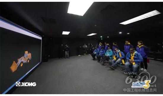 VR盛宴“徐工實習生”們感受了超級仿真的3D技術(shù)