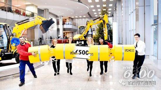 歡慶圣誕節(jié)！JCB 員工每人獲獎(jiǎng)500英鎊！