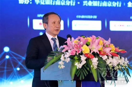 新華高峰會徐工王民應邀出席并作激情演講！