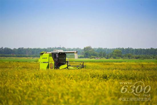 履帶式收割機