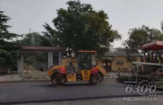 三一壓路機(jī)