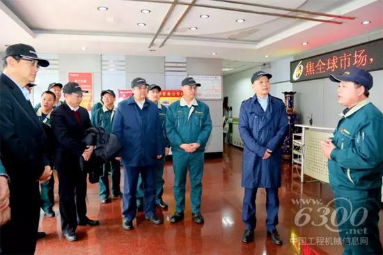 山東重工集團(tuán)總經(jīng)理江奎慰問山推一線員工