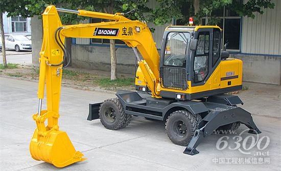 寶鼎小型輪式挖掘機(jī).jpg
