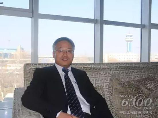 徐工道路機(jī)械事業(yè)部總經(jīng)理、黨委書記接受記者采訪