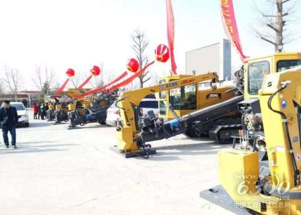 在暖春訂貨會上的徐工<a href=http://product.d1cm.com/shuipingzuan/ target=_blank>水平定向鉆</a>機(jī)