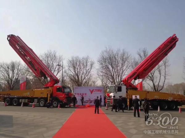 太原站，外場展區(qū)，我們的泵車霸氣的擺了個(gè)V字