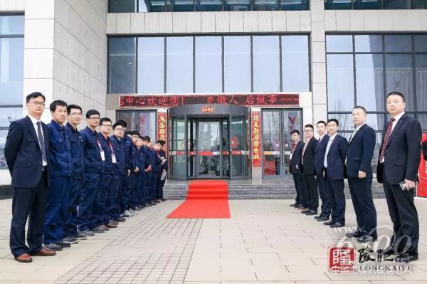 銀川站，營銷服務(wù)將士列隊(duì)歡迎客戶