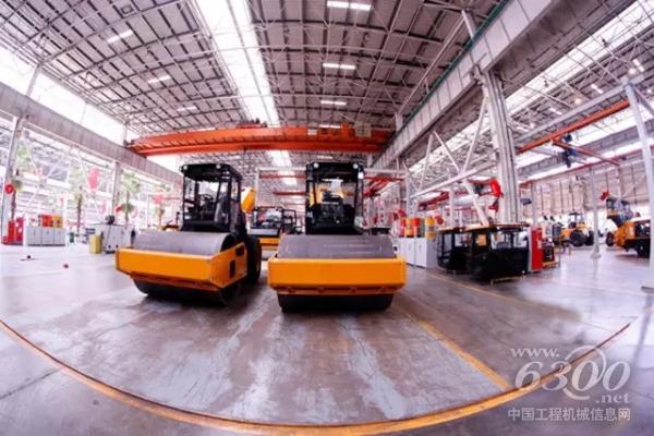 機(jī)械式壓路機(jī)領(lǐng)軍企業(yè)也轉(zhuǎn)投全液壓壓路機(jī)
