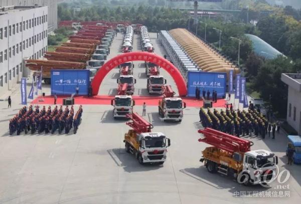 徐工百臺(tái)混凝土機(jī)械產(chǎn)品發(fā)車儀式