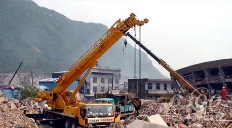 汶川地震期間，徐工集團是第一支奔赴災(zāi)區(qū)進行搶險救援的行業(yè)力量