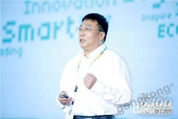 徐工機械總裁、黨委副書記陸川在2018年菲尼克斯電氣創(chuàng)新與行業(yè)發(fā)展論壇上現(xiàn)場作題為《制造業(yè)的智能轉型》的精彩分享