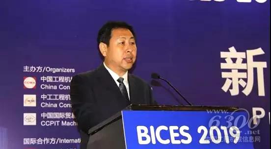 中國國際貿(mào)促會(huì)機(jī)械行業(yè)分會(huì)副會(huì)長周衛(wèi)東主持發(fā)布會(huì)