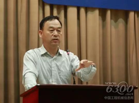 徐工機(jī)械副總裁、起重機(jī)械事業(yè)部總經(jīng)理孫建忠