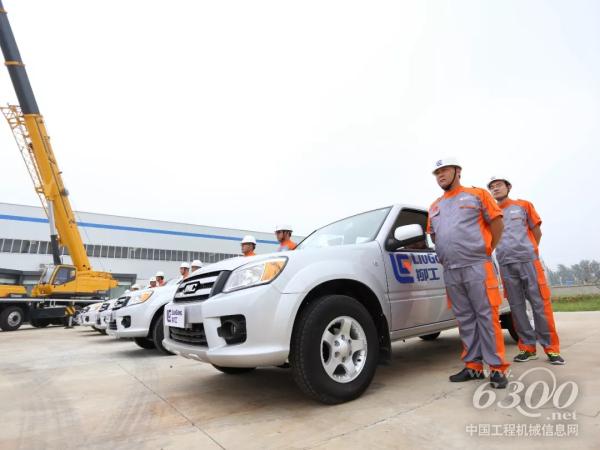 柳工起重機(jī)服務(wù)車隊(duì)