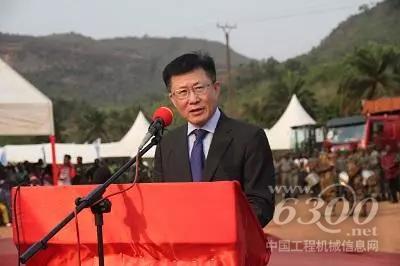 中國駐幾內(nèi)亞大使卞建強在啟動儀式上發(fā)言