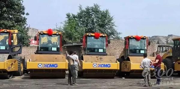 黃總在停車場(chǎng)內(nèi)興致勃勃的檢驗(yàn)著