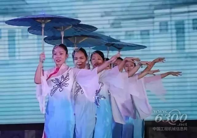 傘舞《江南水鄉(xiāng)》