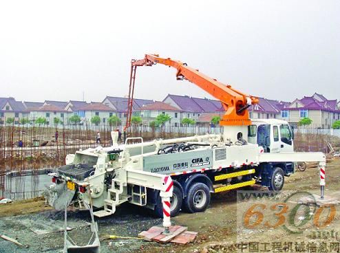 CIFA41米泵車正在上海金山區(qū)金賽攪拌站承接的項(xiàng)目中施工