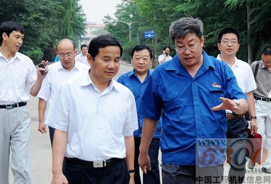 張家口市副市長唐衛(wèi)斌在宣工調研發(fā)展規(guī)劃 