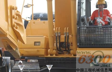 柳工挖掘機(jī)投高爾夫