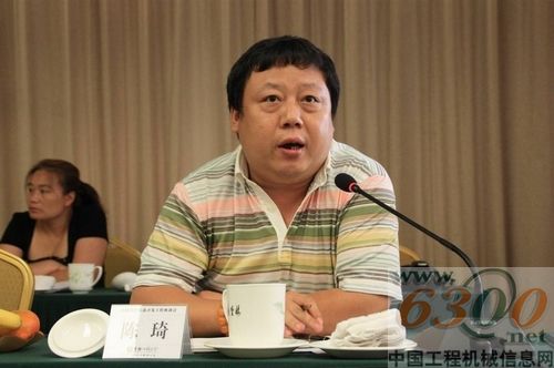 河南高遠(yuǎn)陳琦出席公路養(yǎng)護(hù)裝備開發(fā)工作座談會(huì)