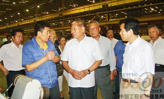 四位院士、專(zhuān)家齊聚徐工建言鐵路橋隧施工技術(shù)