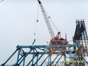 武橋重工二七長江大橋架梁吊機(jī)交付使用