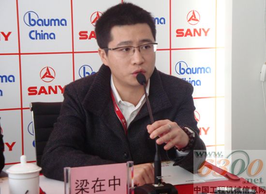 三一重工泵送事業(yè)部總經理梁在中先生在發(fā)布會現場接受媒體采訪
