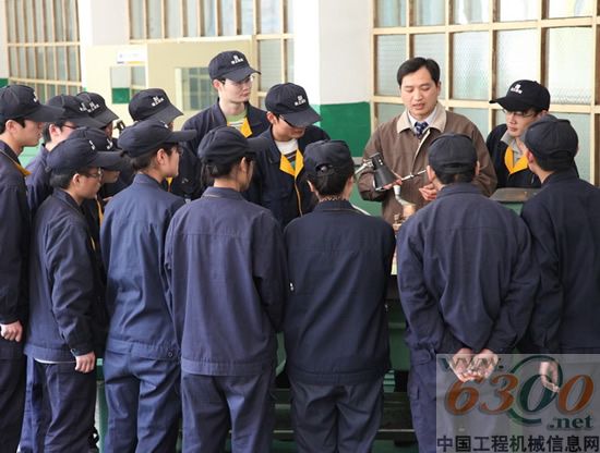 全力打造“金藍(lán)領(lǐng)” 徐工高技能人才培養(yǎng)紀(jì)實(shí)