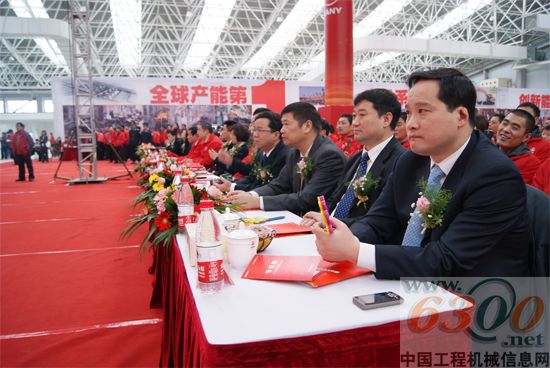 出席啟航儀式的領(lǐng)導(dǎo)
