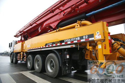 62米泵車從三一工業(yè)城中出發(fā)