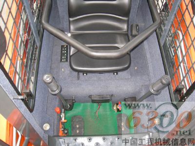 威肯,滑移裝載機(jī)