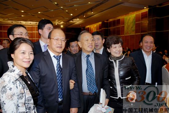 徐工 迎新春聯(lián)歡會  