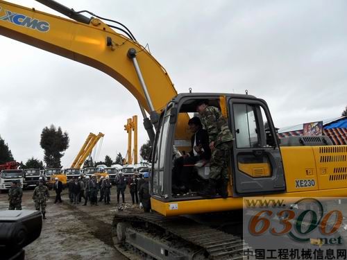 體驗徐工XE230挖掘機