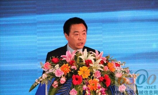中聯(lián)重科副總裁、混凝土機械公司總經(jīng)理陳曉非致歡迎詞