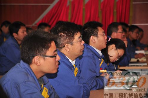 徐工集團(tuán)干部職工收聽收看黨的十八大開幕盛況